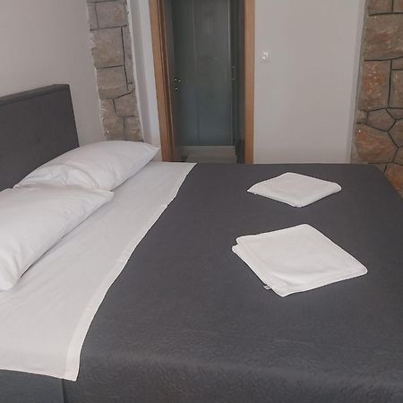 Apartmani I Sobe Grga 스타리그라드 파클레니차 외부 사진