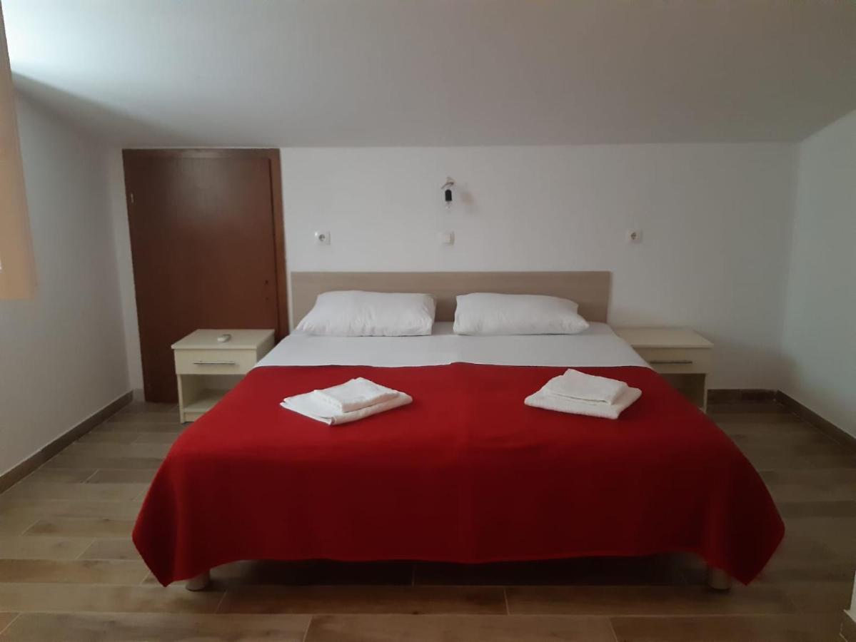 Apartmani I Sobe Grga 스타리그라드 파클레니차 외부 사진