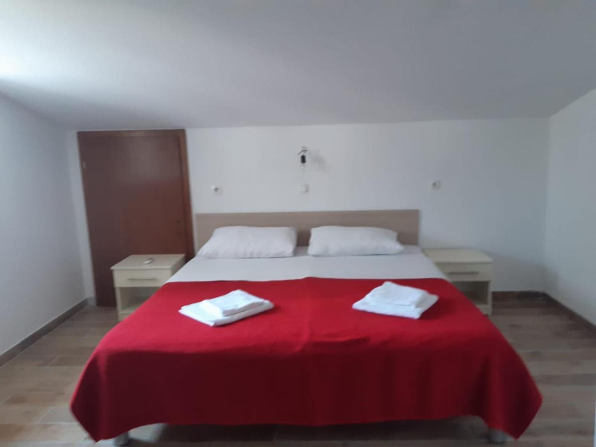 Apartmani I Sobe Grga 스타리그라드 파클레니차 외부 사진