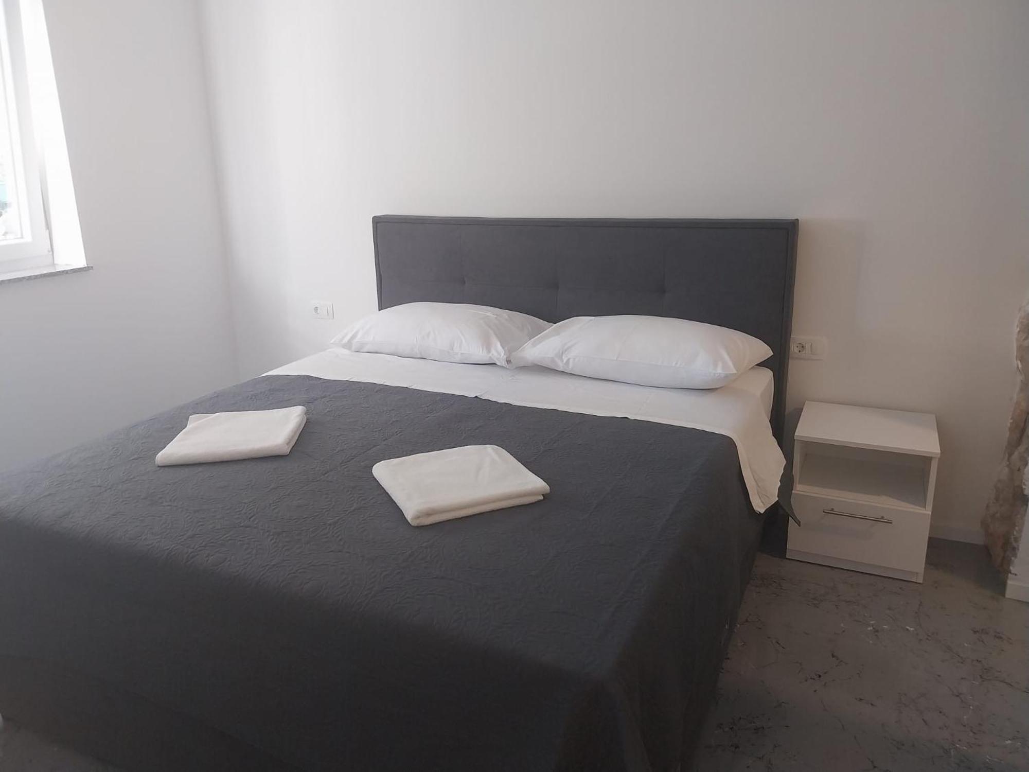 Apartmani I Sobe Grga 스타리그라드 파클레니차 외부 사진