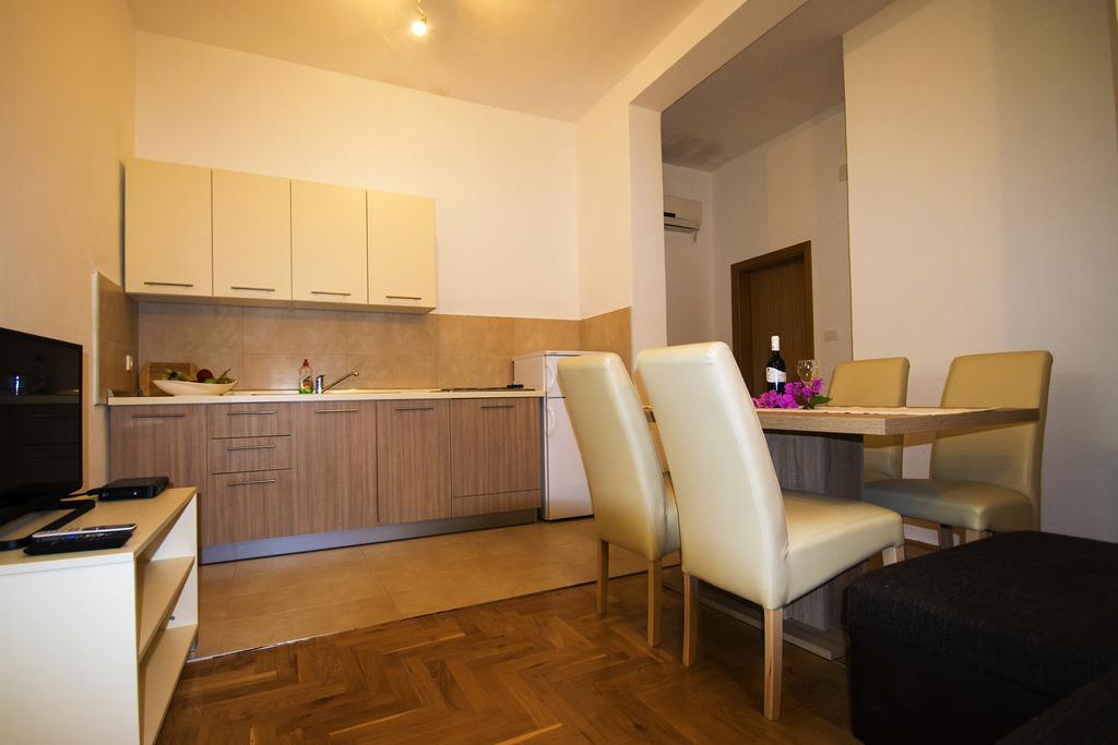 Apartmani I Sobe Grga 스타리그라드 파클레니차 외부 사진