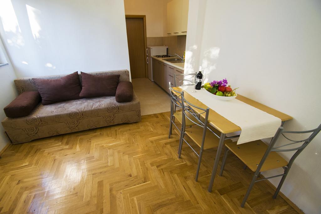 Apartmani I Sobe Grga 스타리그라드 파클레니차 외부 사진
